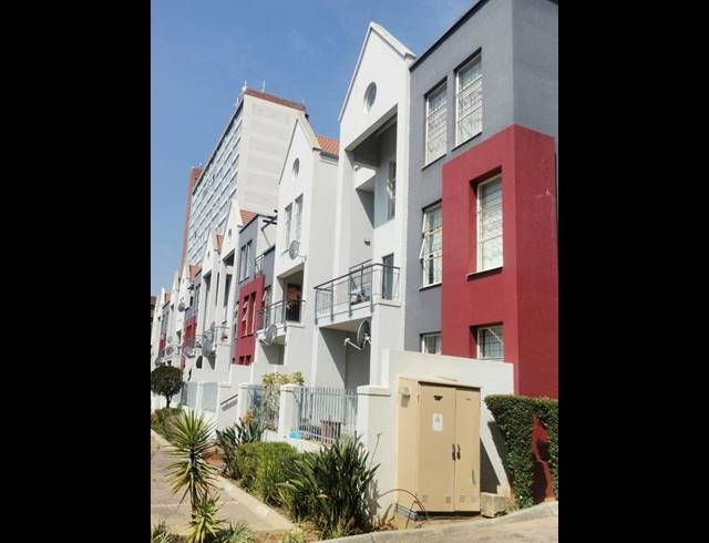 1 BEDROOM APARTMENT FOR SALE IN RANDBURG CENTRAL